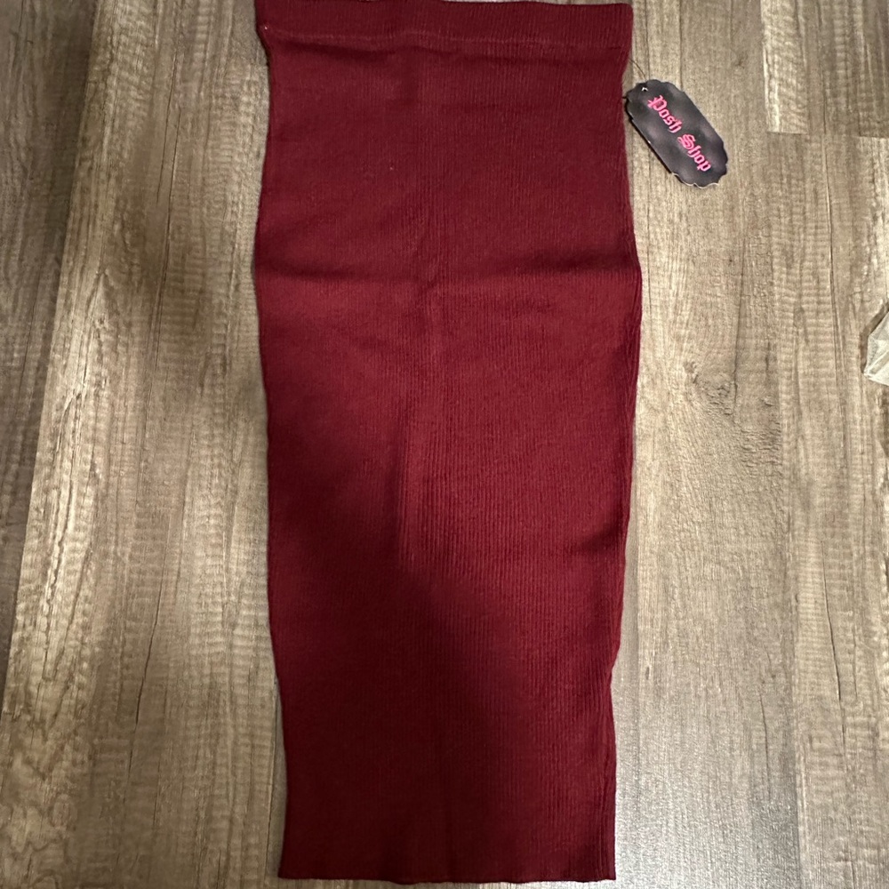 NWT* burgundy skirt . Smoke free home